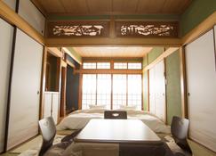 10min Dogo Onsen Classical House - Matsuyama - Dining room
