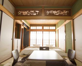10min Dogo Onsen Classical House - Matsuyama - Dining room