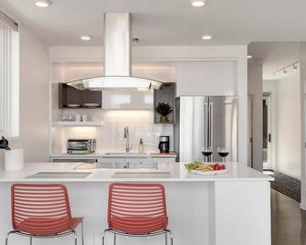 Modern Elegance on Linden - Walk, Bike Everywhere! - Fort Collins - Kitchen