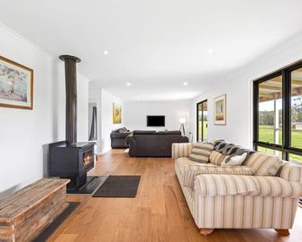 Kelly Creek Farm - Tolmie - Sleeps 10 - Barwite - Obývací pokoj