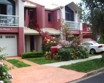 A Colourcity Apartments - Orange - Building