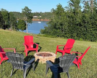 Waterfront home in the heart of Stanley Bridge - Stanley Bridge - Patio