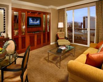 Luxury Suites International at The Signature - Las Vegas - Living room