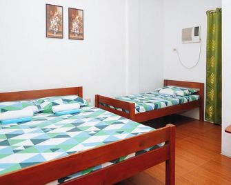 C Star Travellers Inn - Oslob - Habitación