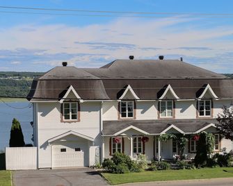 Bed & Breakfast Gite La Princesse des Champs - Boischatel - Building
