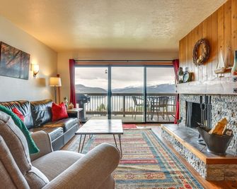 8 Mi to Keystone Resort: Dillion Condo w/ Hot Tub! - Dillon - Living room