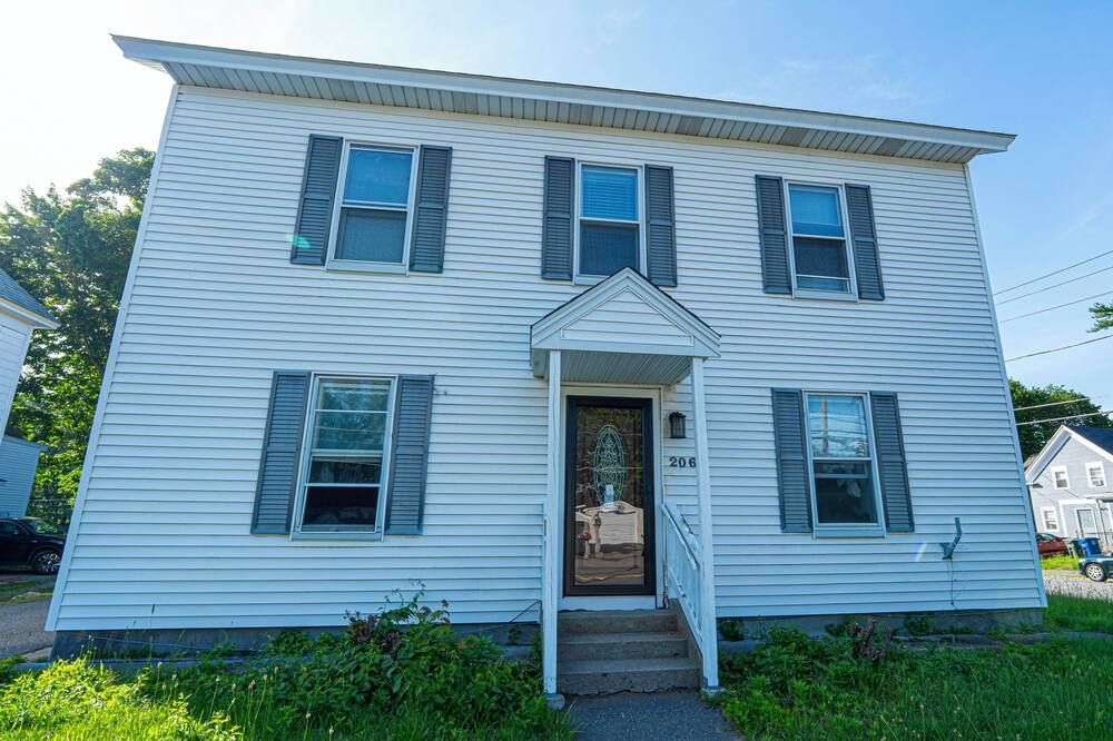 Charming 3-bedroom apartment with WiFi, AC in lovely Leominster