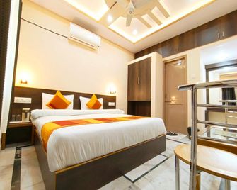 Shelter The Homestay - Mount Abu - Bedroom