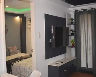 Quiet & Cozy 1br Condo Unit W/ Free Pool, Tv&wifi - Davao - Makuuhuone