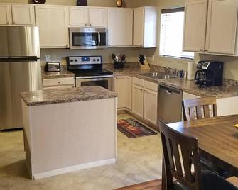 Newly Remodeled 2 Bedroom 1 Bath - Belgrade - Kitchen