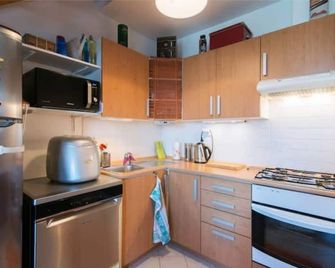 Sunny Two-story Apartment Kyje - פראג - מטבח