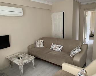 Celebi Apart Hotel - Cigli - Living room