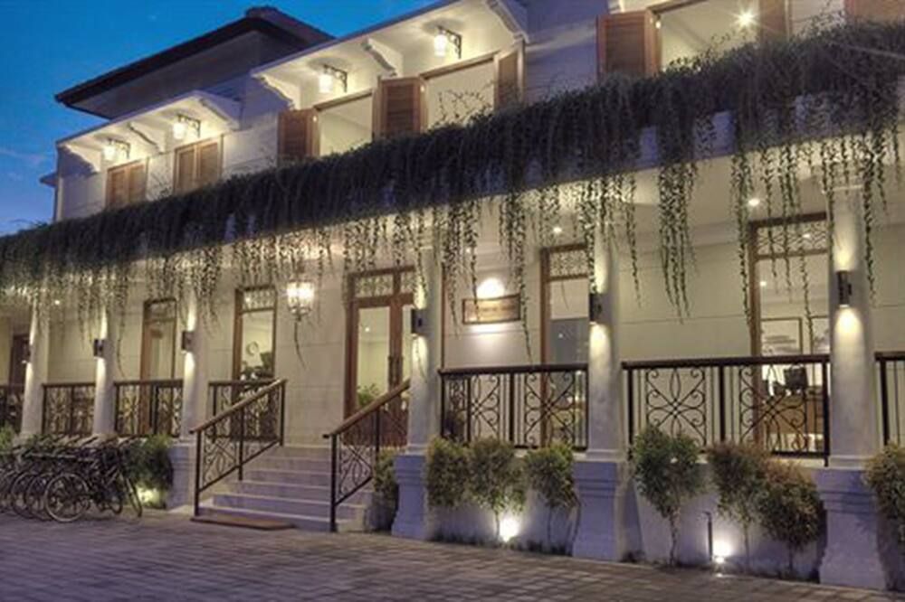 Seminyak Lagoon All Suites Hotel