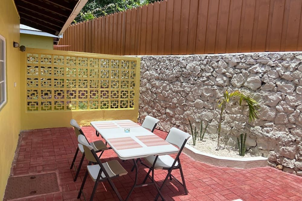 2 Bdr Apt #1 At Ramparts Near Sangster Airport - อ่าวมอนเทโก - ลาน