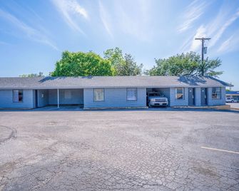 Royal Inn - Stephenville - Budova