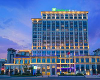 Holiday Inn Express Guian Yungu By IHG - Guiyang - Building