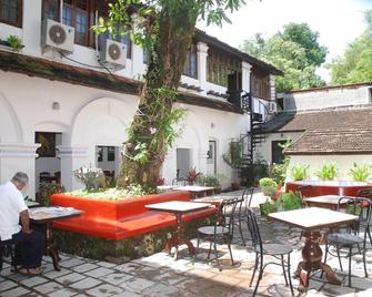 Old Courtyard Hotel - Kochi - Patio