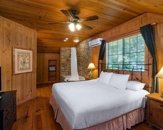 The Cabins At Green Mountain - Branson - Bedroom