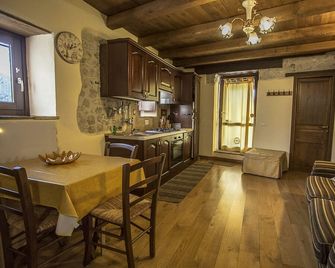 Le Rocche - Under The Castle, Smeraldo Apartment With Spa And Black River View - Ferentillo - Kitchen