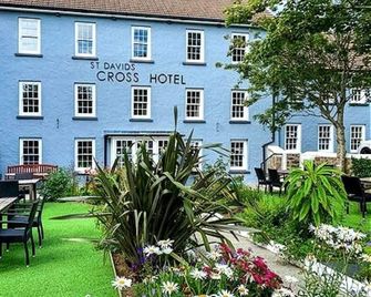 St. Davids Cross Hotel - Haverfordwest - Building