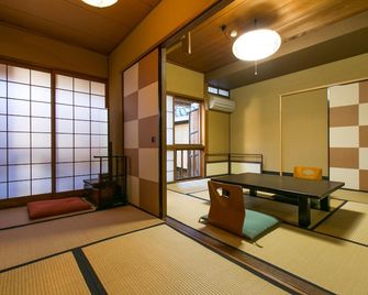 Gion Yoshiima - Kioto - Eetruimte