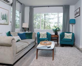 Hiking & Bike Trails, Family Fall Fun @Apple Hill - Placerville - Living room