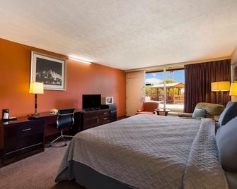 Travelodge by Wyndham Oakley - Oakley - Ložnice