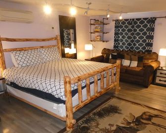 Yellowstone Motel - Adults Only - All rooms have kitchens - West Yellowstone