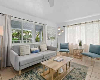 Sunshine shores boutique apartments - Palm Beach Shores - Huiskamer