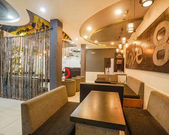 Fabhotel Cafe 8 - Nagpur - Lobby
