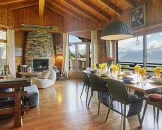 Wonderful private villa with private pool, WIFI, TV, terrace, pets allowed, panoramic view, parking - Vex - Comedor
