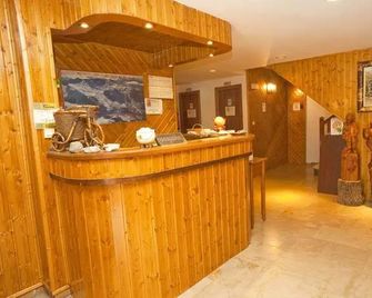 Hotel Llibrada - Benasque - Recepción