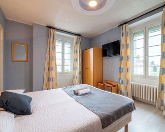 Logis Hôtel La crémaillère - Ажетмо - Спальня