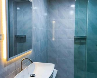 Tj Boutique Hotel - Uthai Thani - Bathroom