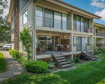 Comfy Lakeside Retreat|Schweitzer Mt|Walk Downtown - Sandpoint - Building