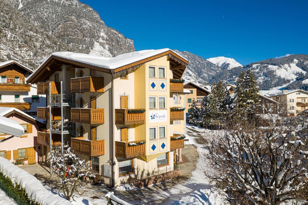 Hotel Genzianella - Ziano di Fiemme - Building