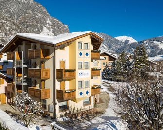Hotel Genzianella - Ziano di Fiemme - Budova