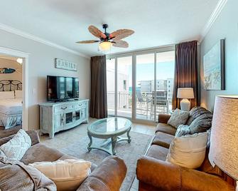 5th-Floor Condo w/Pool & Ocean Views, Balcony, Shared Outdoor Pool, Hot Tub, Gym - Shalimar - Living room