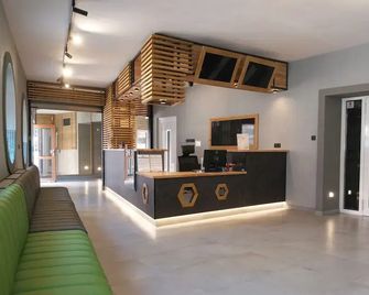 Hotel Fabrica - ליברץ - דלפק קבלה