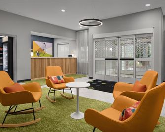 Spark by Hilton Washington Meadowlands Blvd - Washington - Hall