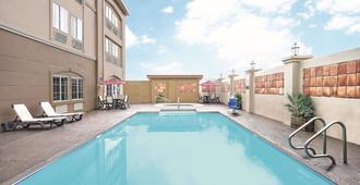 La Quinta Inn & Suites by Wyndham Laredo Airport - Laredo