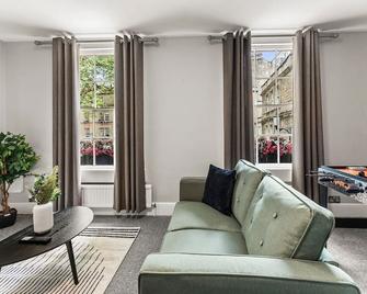 Boutique Apartment in Baths Most Central Location - Bath - Living room