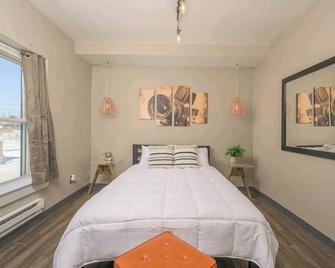 202 - Downtown 1 Bedroom Apartment - Appleton - Bedroom