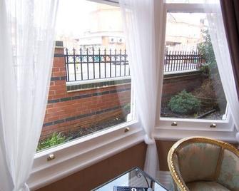 The Hollies - Bridlington - Balcony