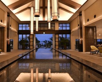 Fusaki Beach Resort Hotel & Villas - אישיגאקי - לובי