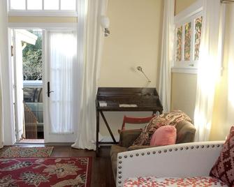 Upscale Studio in Exclusive Claremont Neighborhood of Berkeley - Berkeley - Wohnzimmer