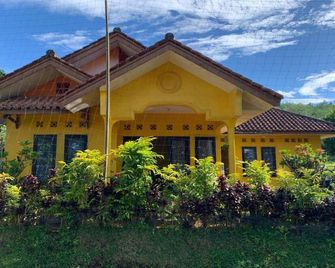 Hotel O Desa Wisata Tarajuneargunung Panggung - Tasikmalaya - Building