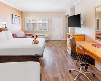 Anaheim Islander Inn And Suites - Anaheim - Phòng ngủ