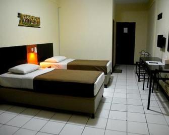 RedDoorz near Pantai Pelabuhan Ratu - Pelabuhanratu - Habitación