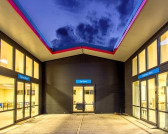 Kaikoura TOP 10 Holiday Park - Kaikoura - Building